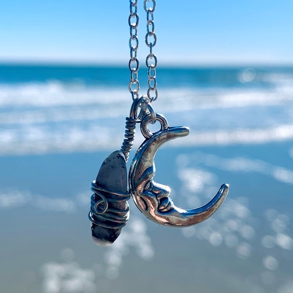 Moonstone Luna Crystal Necklace - Picture 4 of 6